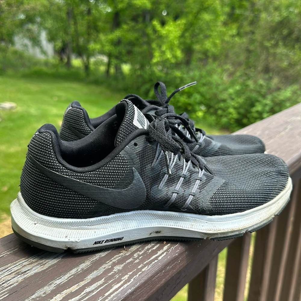 ✨NIKE✨ RUNNING SHOES